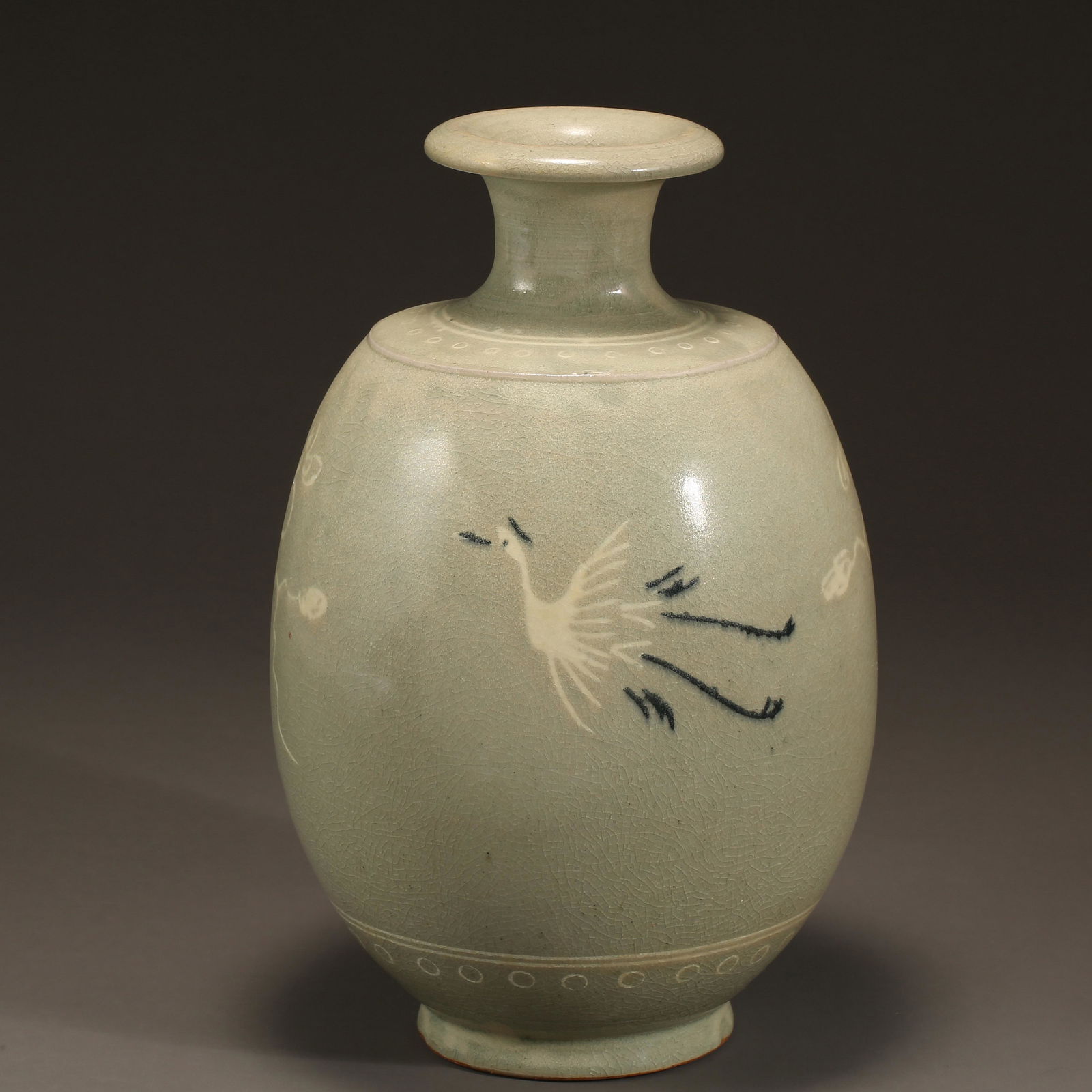 ANCIENT KOREAN CELADON VASE (1 of 10)