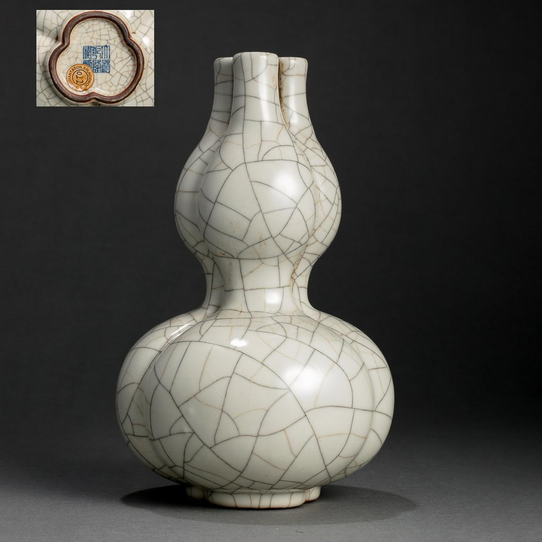 IMITATION GE GLAZED GOURD BOTTLE, QING DYNASTY, CHINA (1 of 8)