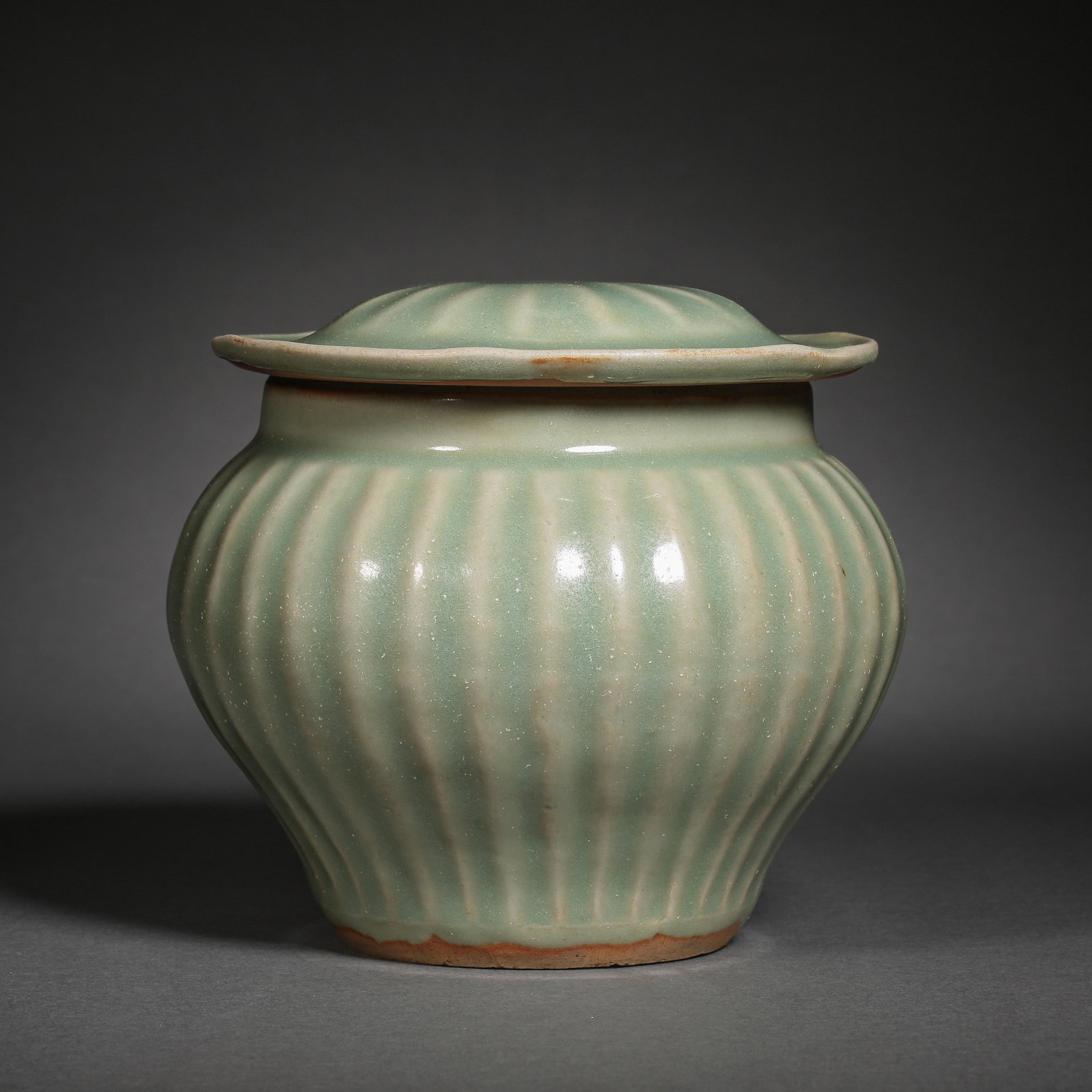 CHINESE SONG DYNASTY LONGQUAN LID JAR (1 of 10)