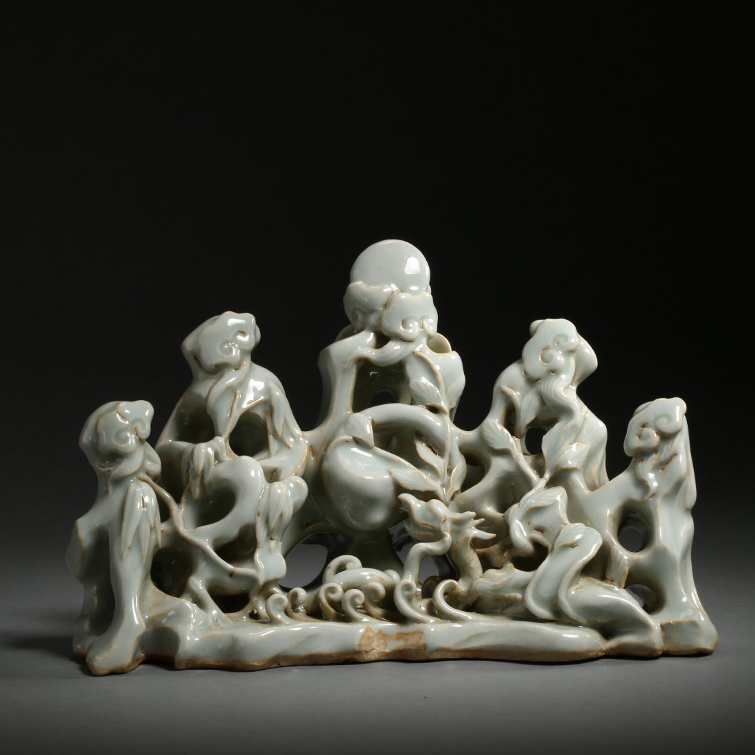 CHINESE QING DYNASTY CELADON PEN HOLDER (1 of 8)