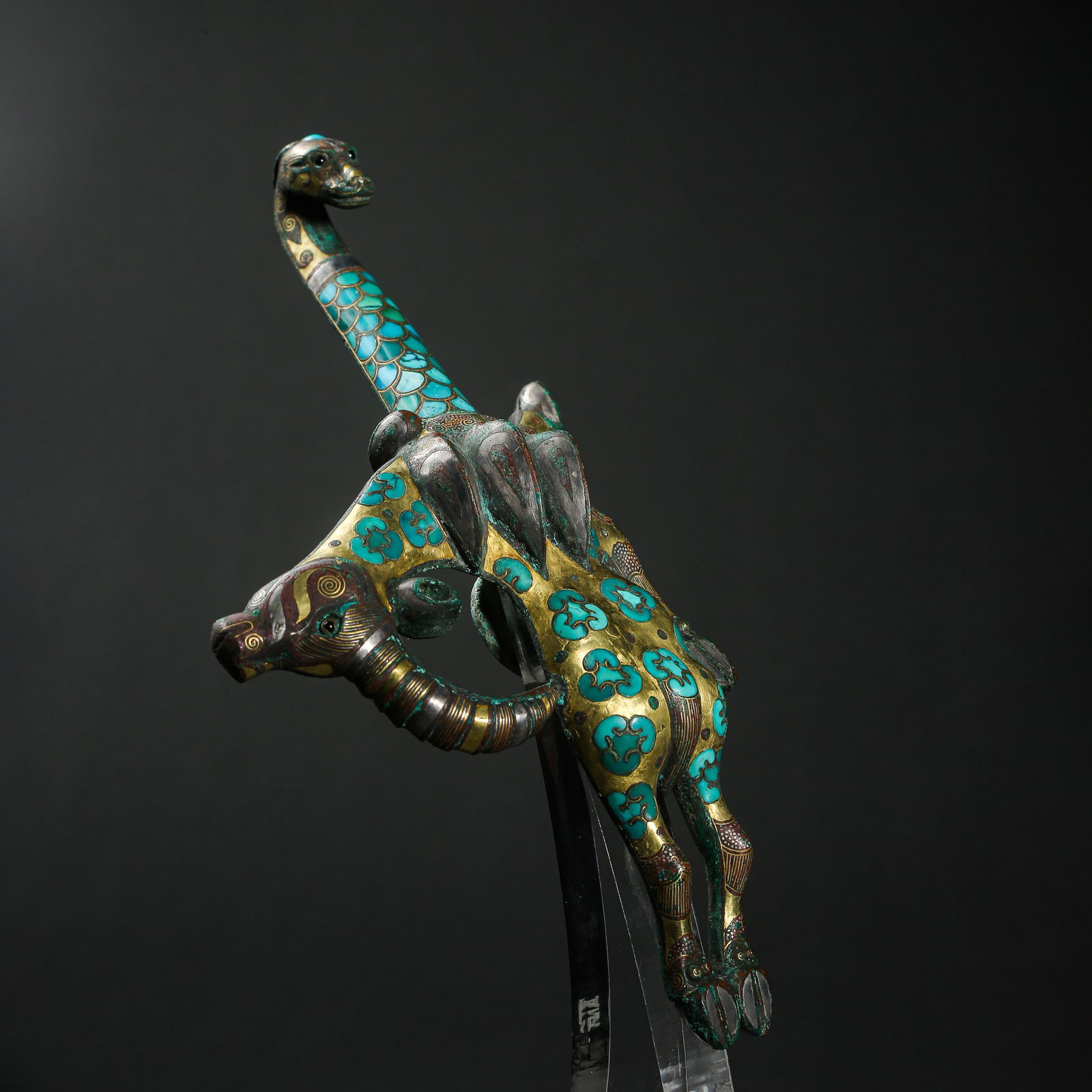 BRONZE BELT HOOK INLAID WITH GOLD AND SILVER, WARRING (1 of 6)