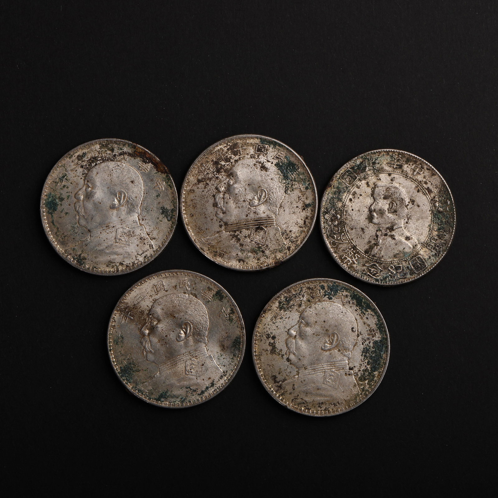 A SET OF MODERN CHINESE PURE SILVER COINS: A SET OF MODERN CHINESE PURE SILVER COINS; Diam. 3.9 cm. Weight 134 gram.
