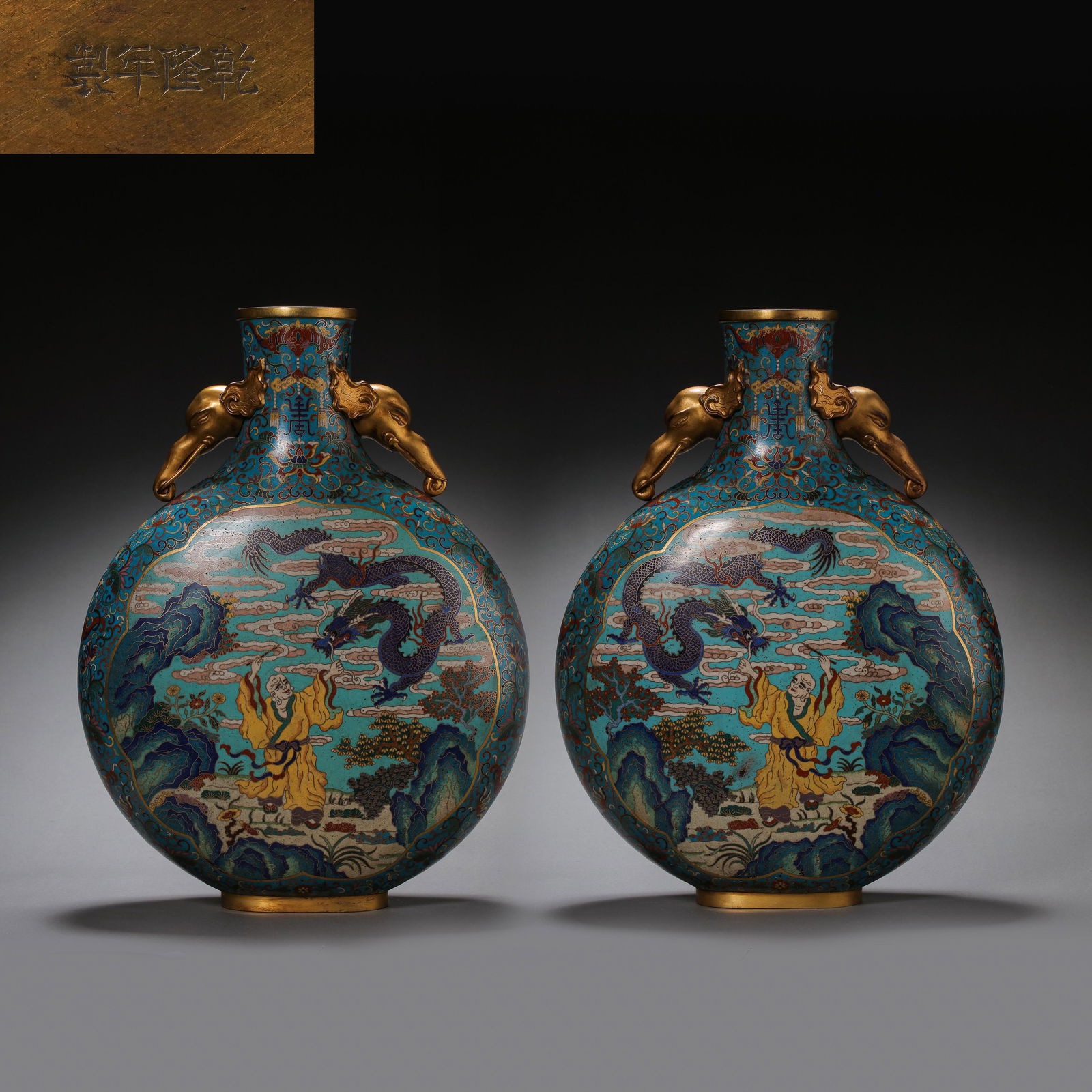 A PAIR OF CHINESE QIANLONG CLOISONNE FIGURES FLAT VASE (1 of 15)