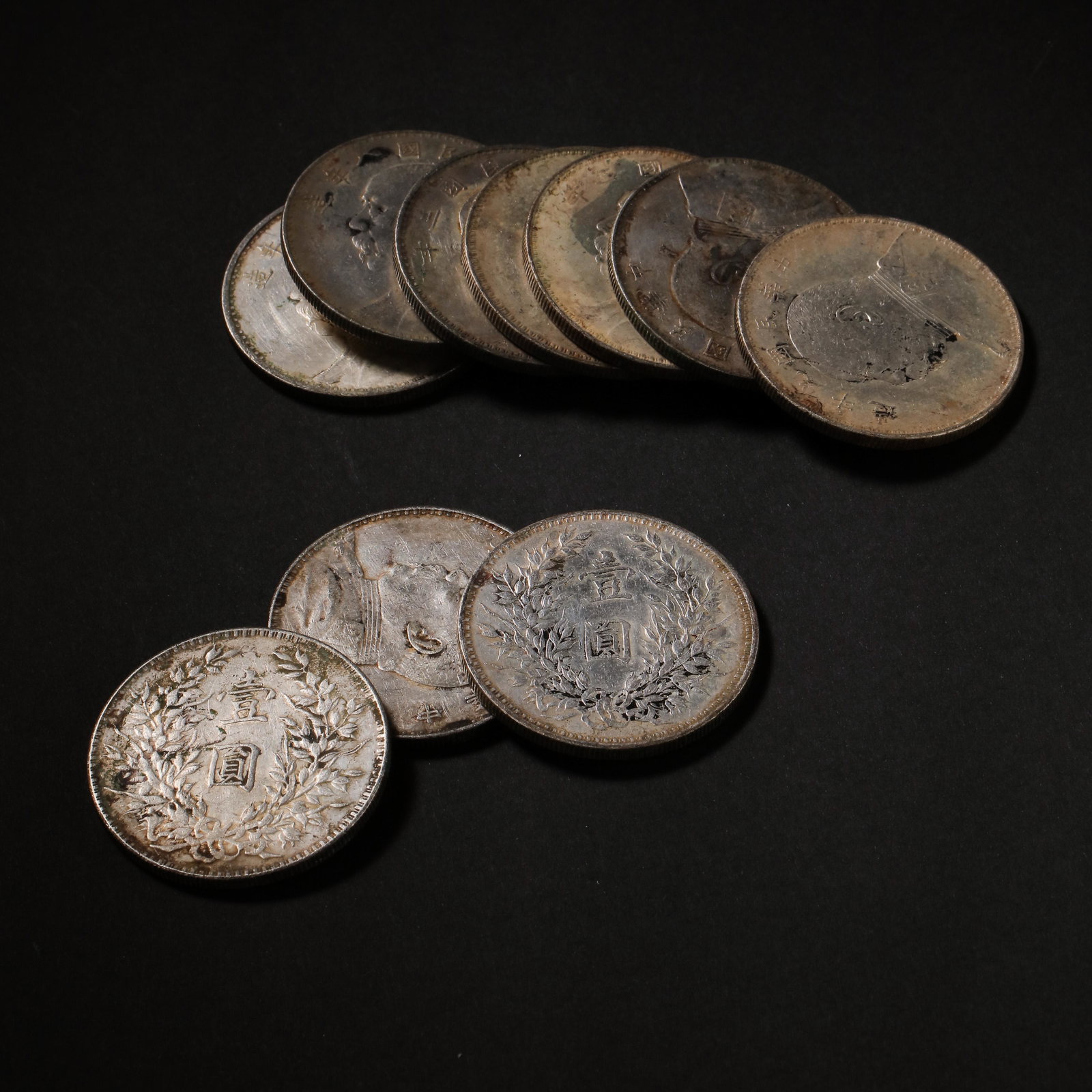 A SET OF MODERN CHINESE PURE SILVER COINS: A SET OF MODERN CHINESE PURE SILVER COINS Diam 3.9 cm. Weight 258 gram.