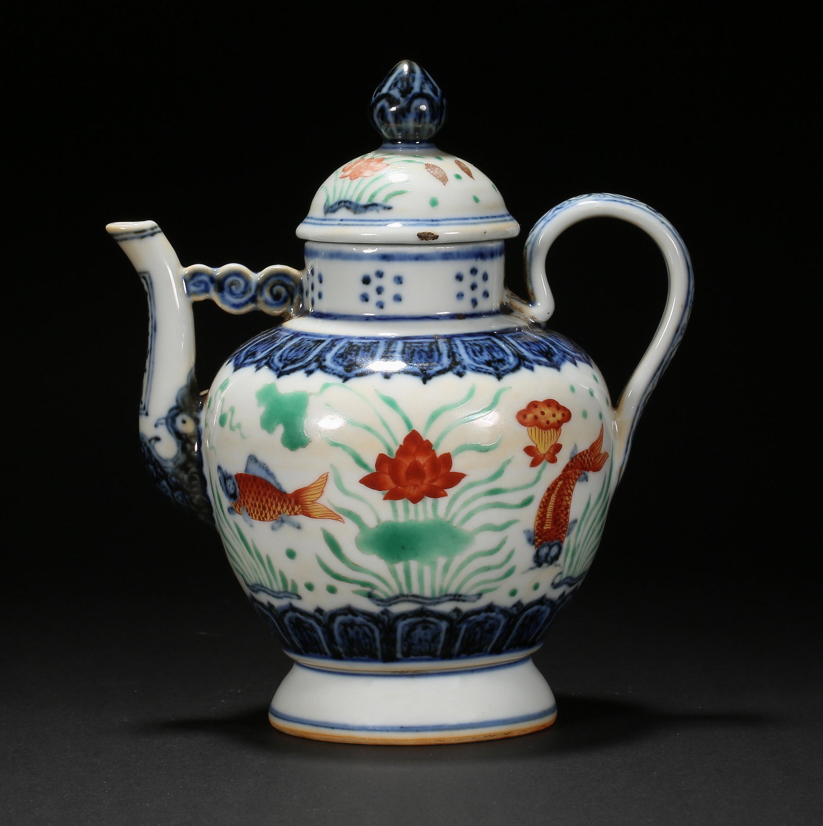 CHINESE MING DYNASTY XUANDE BLUE AND WHITE BUCKET FISH PATTERN POT (FIFTEENTH CENTURY) (1 of 13)