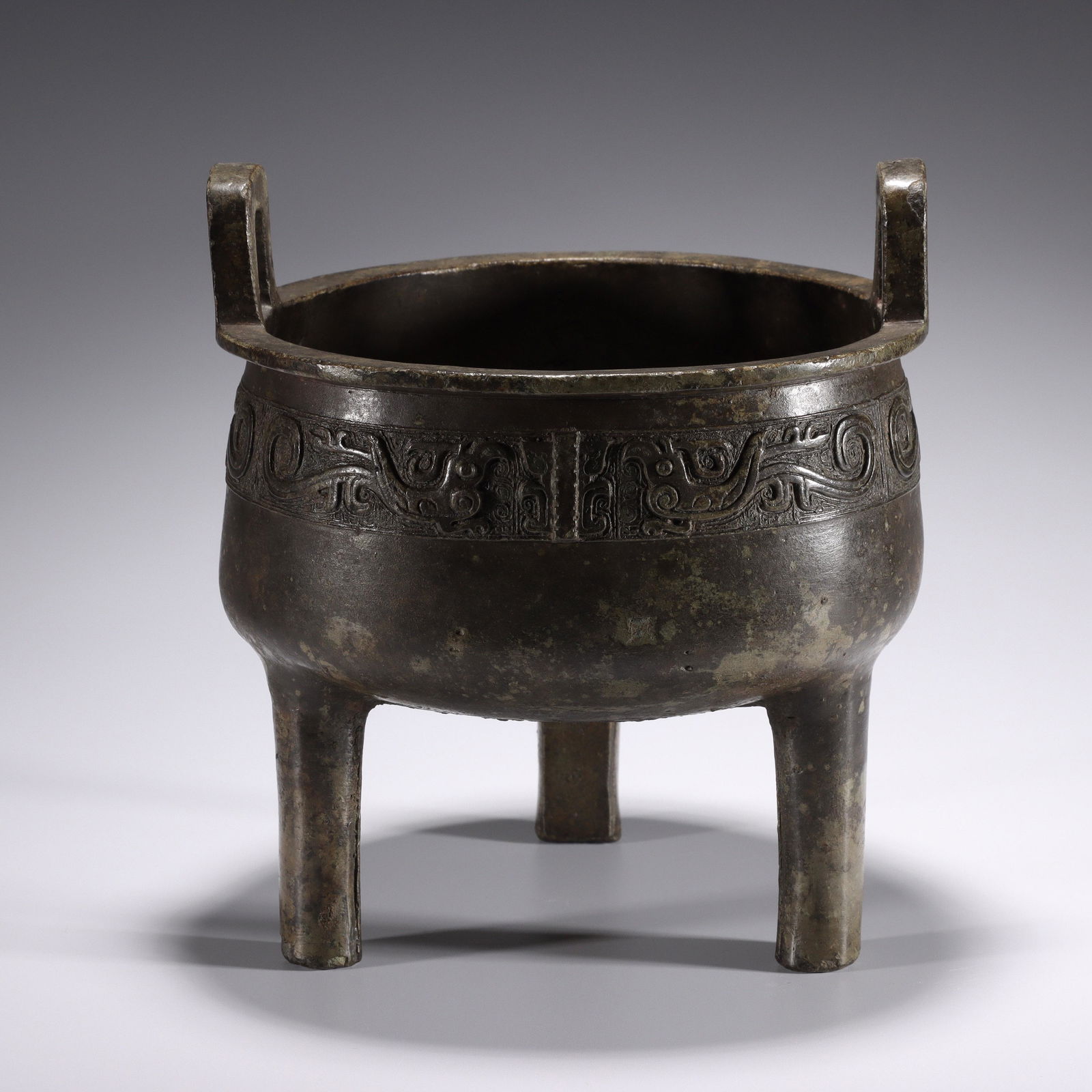 BRONZE DING, WESTERN ZHOU DYNASTY, CHINA (1 of 6)