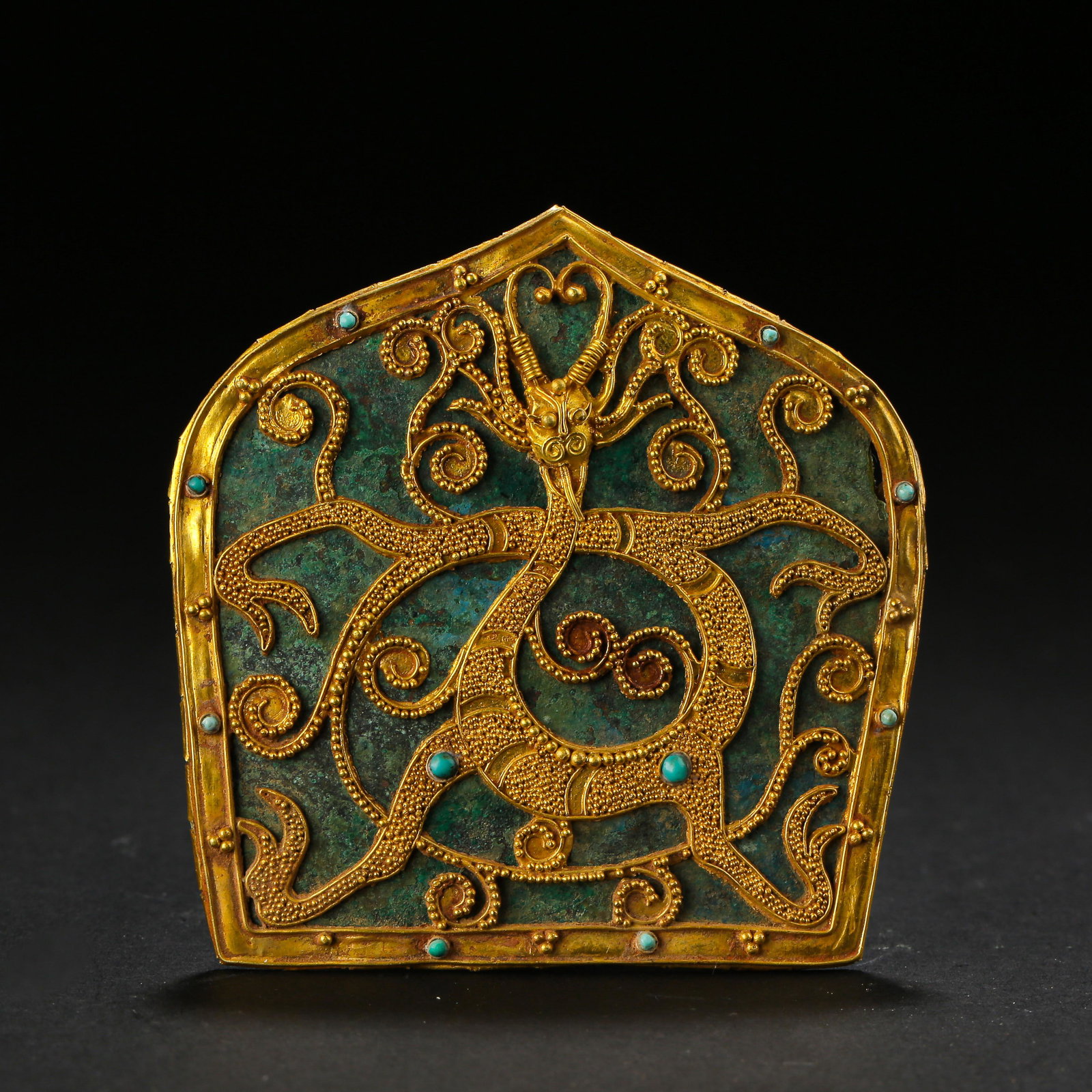 CHINESE WARRING STATES PERIOD PURE GOLD WITH DRAGON PATTERN: CHINESE WARRING STATES PERIOD PURE GOLD WITH DRAGON PATTERN L. 6 cm. W. 6 cm. Weight 25 gram.