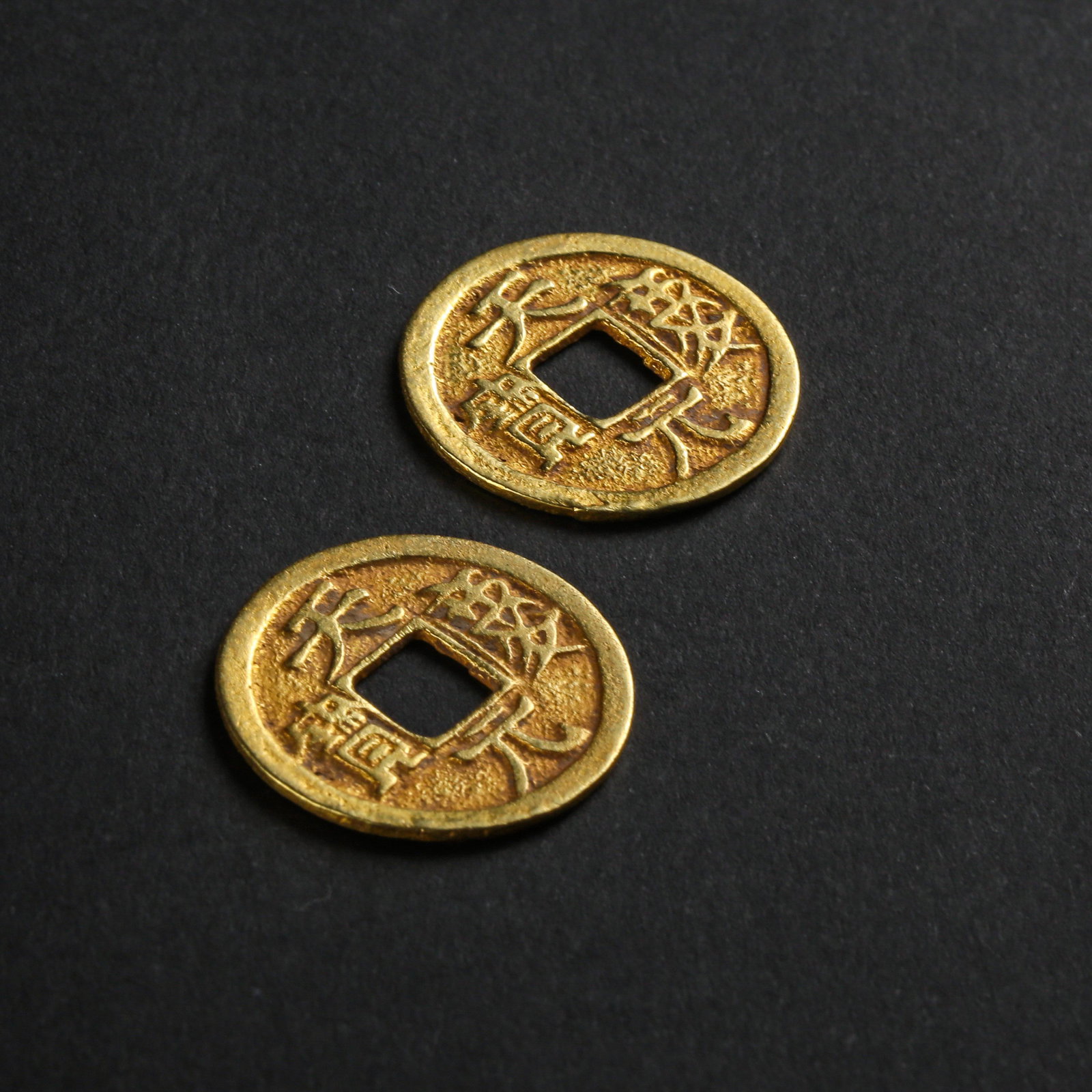 A SET OF ANCIENT CHINESE PURE GOLD COINS (1 of 6)