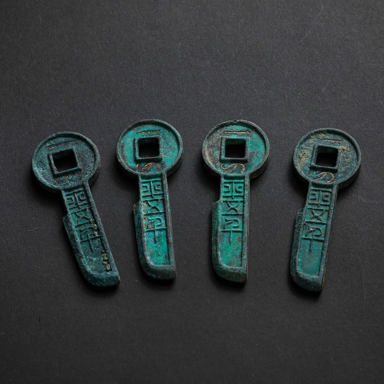 A SET OF ANCIENT KNIFE COINS (1 of 8)