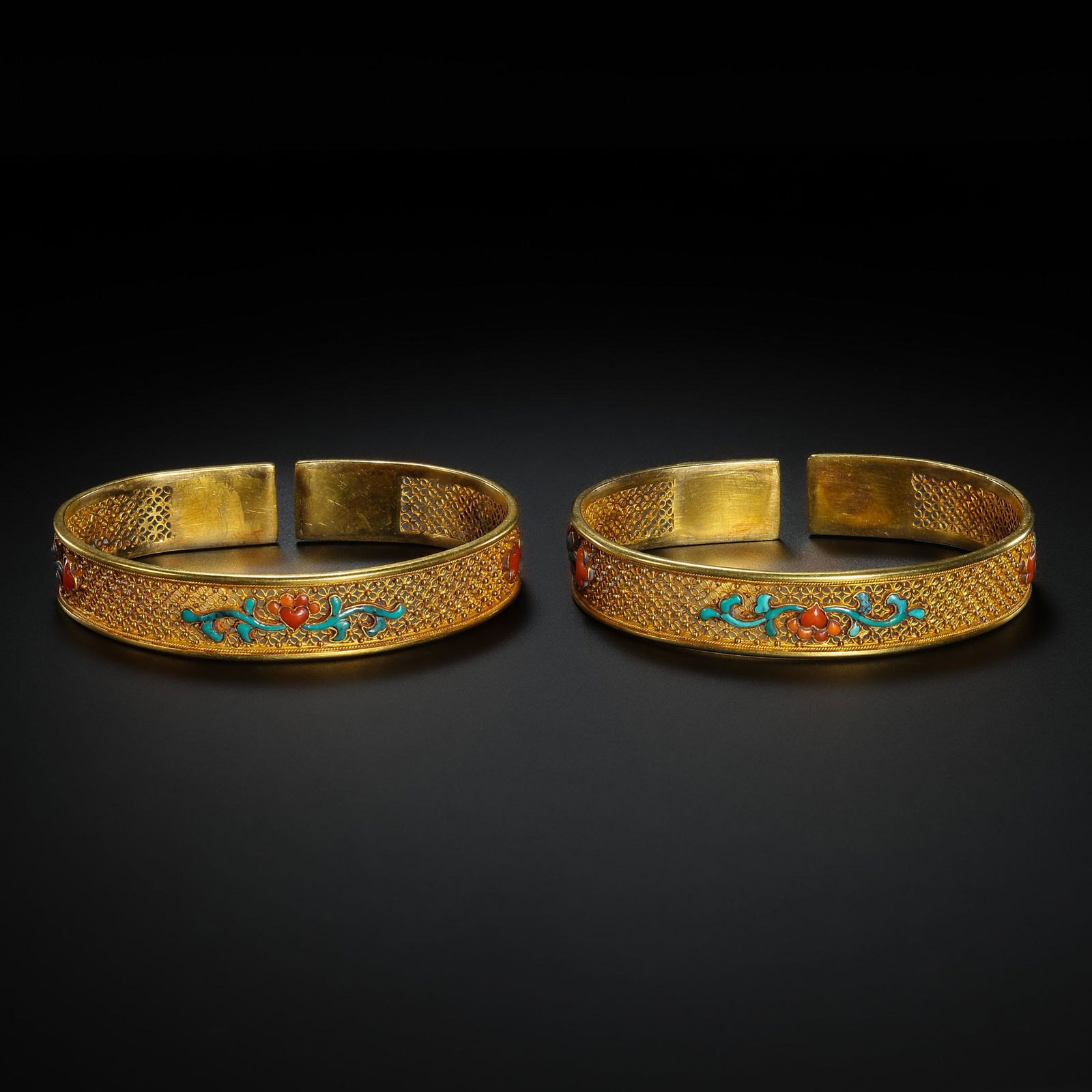 A Pair Of Before Ming Dynasty Pure Gold Bracelets Auction