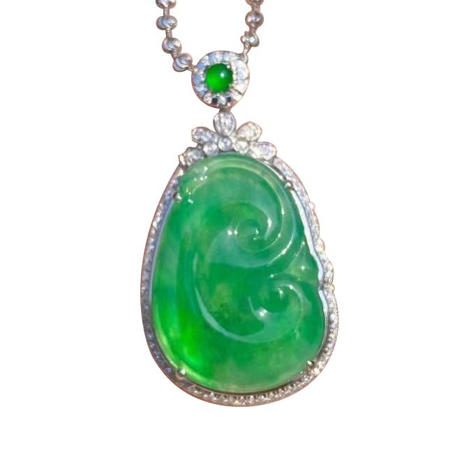 NATURAL BURMESE JADEITE RUYI PENDANT (1 of 5)