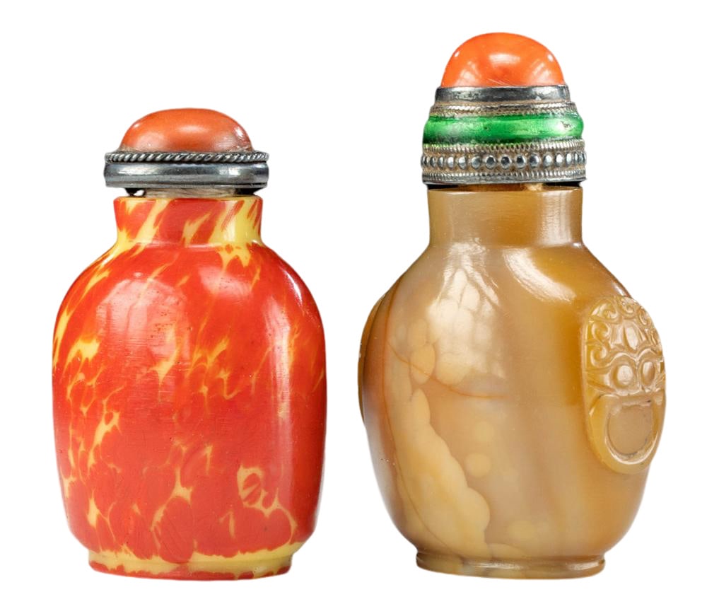 A SET OF AGATE SNUFF BOTTLES, QING DYNASTY CHINA (1 of 3)