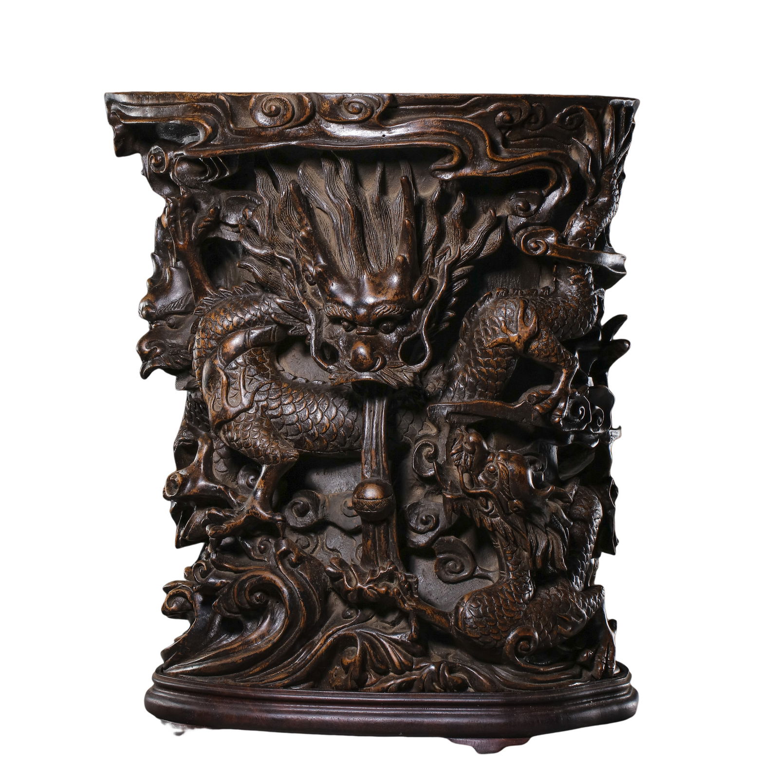 Qing dynasty agarwood dragon pattern cylinder (1 of 11)