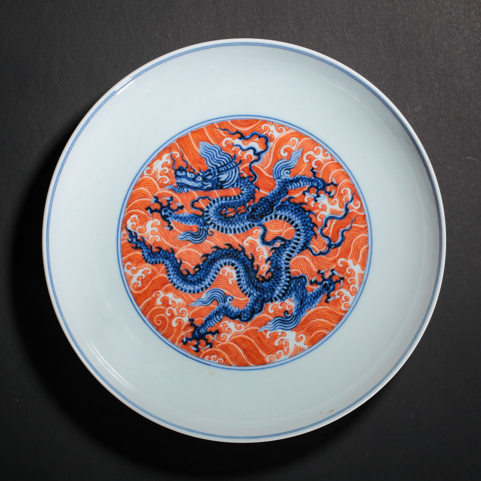 Ming dynasty Xuande period blue and white alum red Sea water dragon grain plate (1 of 8)