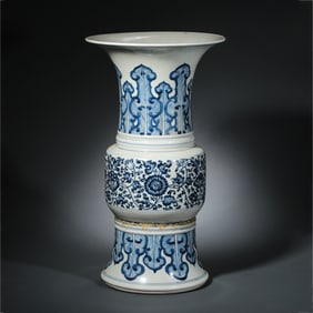 Qing dynasty blue and white wrapped branch flower pattern flower gu