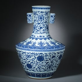 Qing dynasty blue and white wrapped branch flower pattern long neck vase