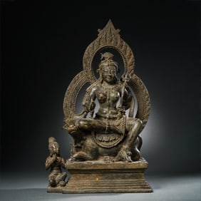 Ancient Indian bronze Buddha sitting statue