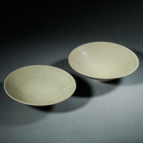 a pair of 7-10 centuries Tang Dynasty Yue ware green glaze plates