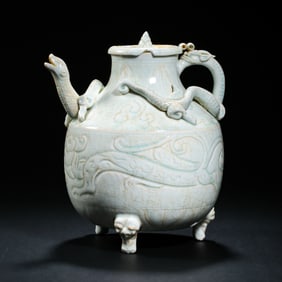 12th-13th century Southern Song Dynasty Hutian ware green glaze three-legged teapot