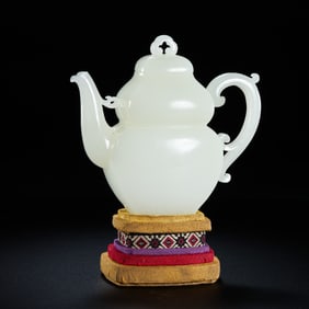 Qing dynasty he Tian white jade holding pot