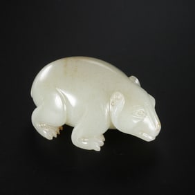 Qing dynasty Hotan white jade bear