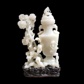 Qing dynasty and white jade lid bottle