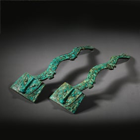 17th century BC - 11th century BC Shang Dynasty Erlitou culture bronze inlaid turquoise dragon shap