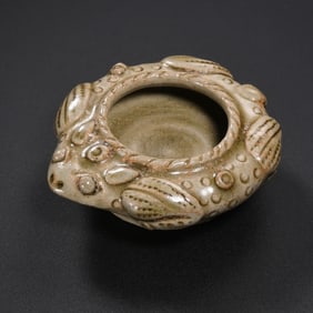 From the 3rd to 4th century, Yue ware frog shaped water bowl in Western Jin Dynasty