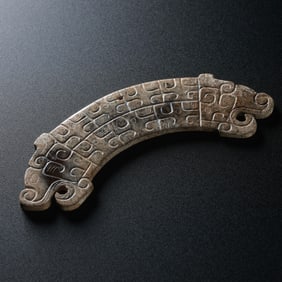 1st - 3rd century Han Dynasty double dragon pattern jade Huang