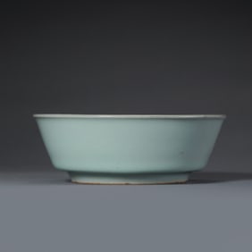 12th to 13th century Southern Song Dynasty Longquan ware celadon folded edge wash