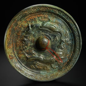 1st to 3rd century Han Dynasty bronze mirror with double animal patterns