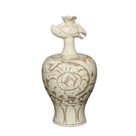 10th to the 12th century cizhou ware white phoenix-head vase with floral patterns, Northern Song