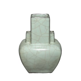 10th to 13th century Song Dynasty Ge ware Guaner vase