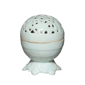 12th-13th century Southern Song Dynasty Hutian ware celadon incense burner