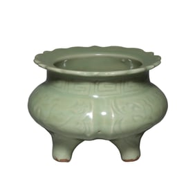 13th-14th century Yuan Dynasty Longquan ware celadon flower pattern three-legged furnace