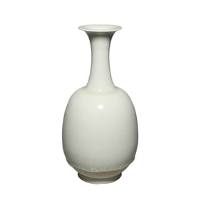 White porcelain flask from Xing ware, Tang Dynasty, 7th to 10th centuries