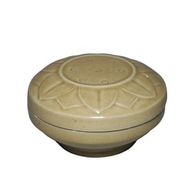 7th to 10th century Tang Dynasty Yue ware lotus petal pattern lid box