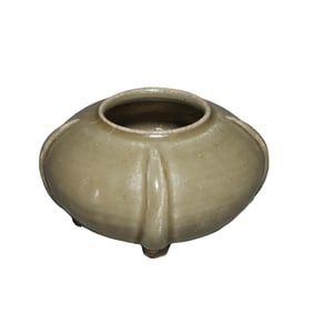 7th to the 10th century Yue ware celadon-glazed basin, Tang Dynasty