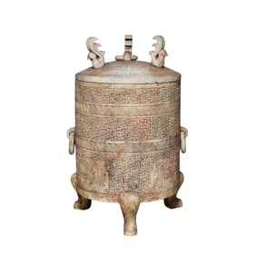 5th century BC to the 3rd century BC jade animal-faced three-legged furnace, Warring States period.