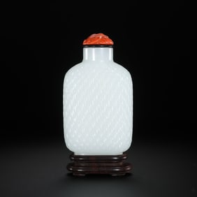 chinese Qing Dynasty Hetian white jade snuff bottle