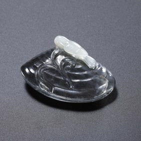 Chinese Qing Dynasty Hetian jade blue and white shell