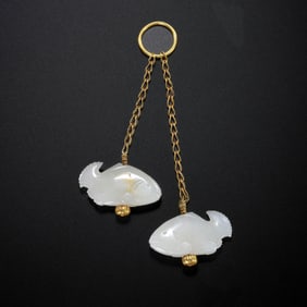 Chinese Qing Dynasty Hetian jade double fish pendant