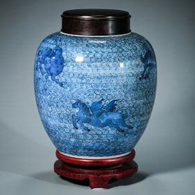 Chinese Qing Dynasty Blue and White Sea Beast Pattern Covered Jar