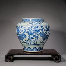 chinese Ming Dynasty blue and white flower and bird pattern jar