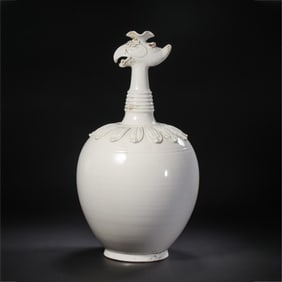 Chinese Tang Dynasty Xing ware white porcelain "Ying" phoenix head bottle