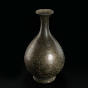 Chinese Tang Dynasty pure silver engraved flower pattern jade huchun vase