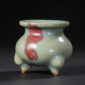 Chinese Northern Song Dynasty Jun ware sky blue glaze hanging red three-legged furnace