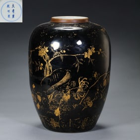 Black-glazed and gold-painted bottles from the Kangxi period, Qing Dynasty, china