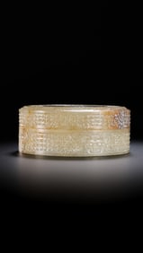 1-3 CENTURY, CHINESE HAN DYNASTY HOOK CLOUD PATTERN WHITE JADE LID BOX