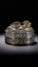 1-3 CENTURY, CHINESE HAN DYNASTY JADE DRAGON BUTTON LID BOX